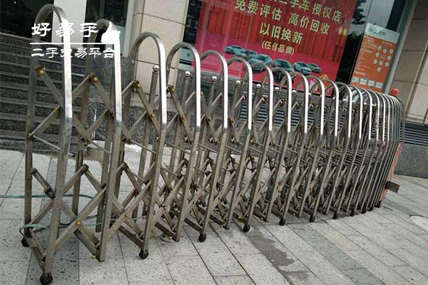 深圳南山科技园不锈钢伸缩门回收现场图片二