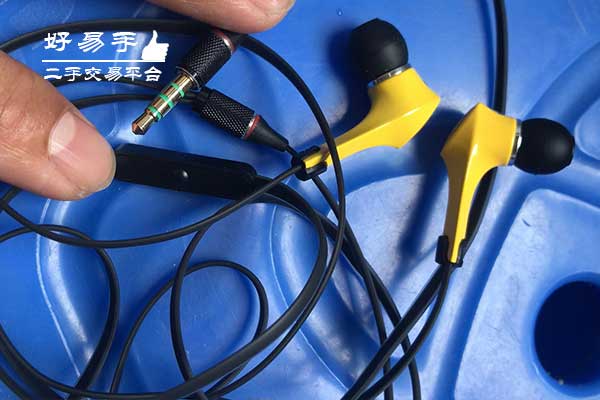 深圳坪山沙湖外贸库存耳机回收现场图片三