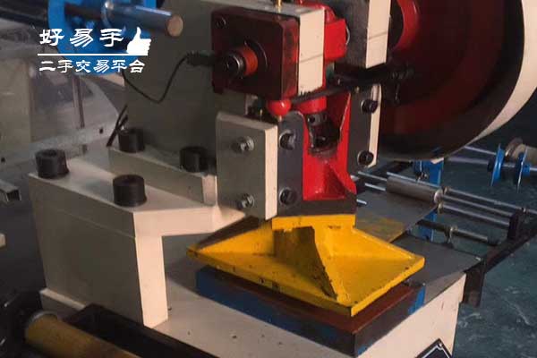 深圳龙岗宝龙整厂冲床设备回收现场图片三