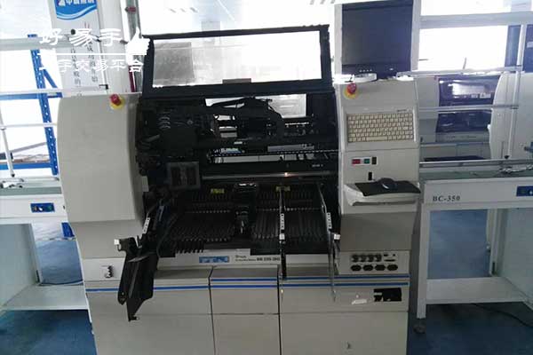 东莞厚街白濠smt贴片机回收现场图片一
