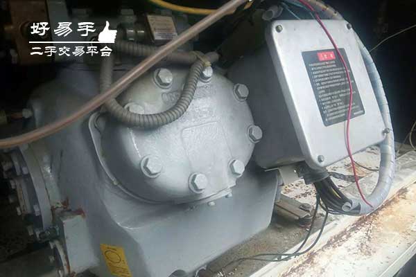 深圳宝安翻身水冷柜式空调机回收现场图片二