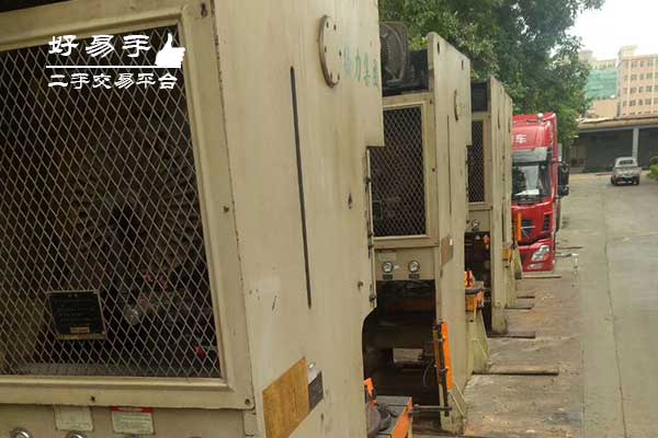 东莞大朗高英油压机液压机回收现场图片一