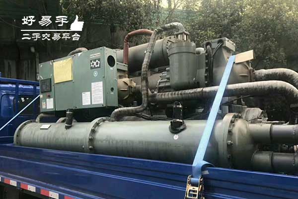 深圳光明根竹园日立螺杆水冷机回收现场图片二