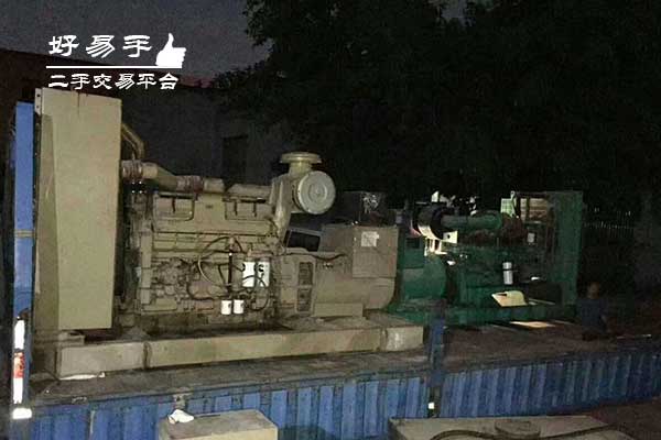 深圳光明根竹园日立螺杆水冷机回收现场图片三