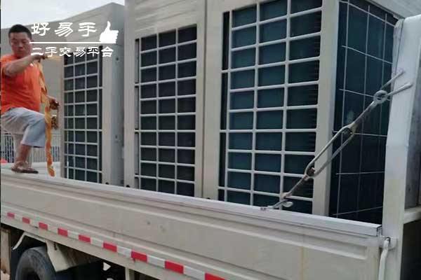 深圳龙岗荷坳美的中央空调回收现场图片三