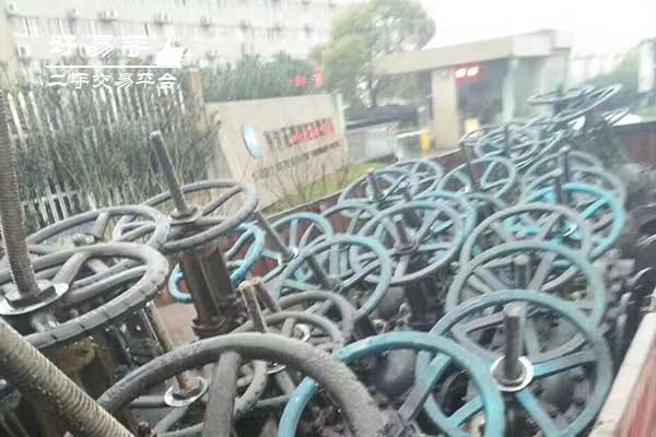 深圳宝安河西整厂化工设备回收现场图片二