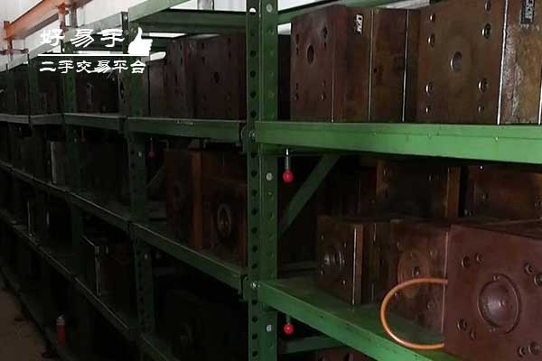 深圳宝安洪桥头五金模具回收现场图片一
