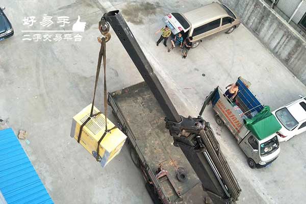 深圳大鹏鹏城滑片式空压机回收现场图片三